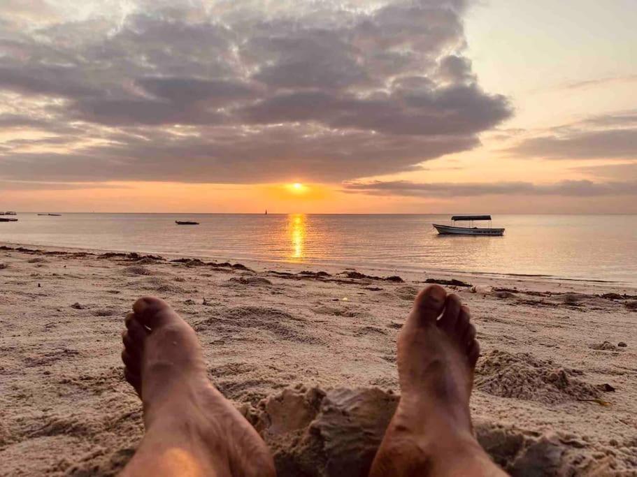 Lui Ushongo Beach House Pangani Bagian luar foto