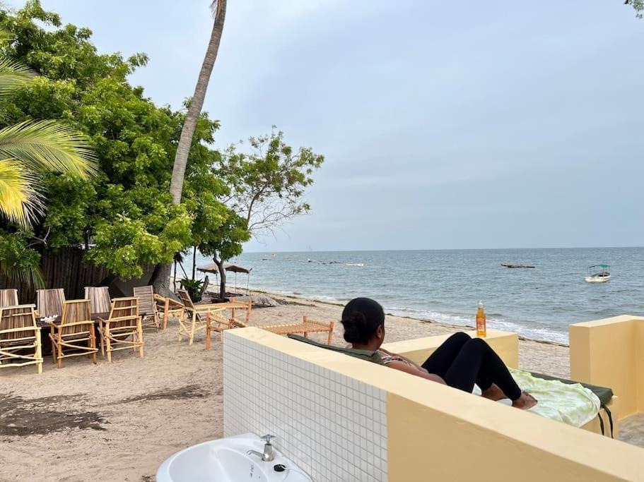 Lui Ushongo Beach House Pangani Bagian luar foto
