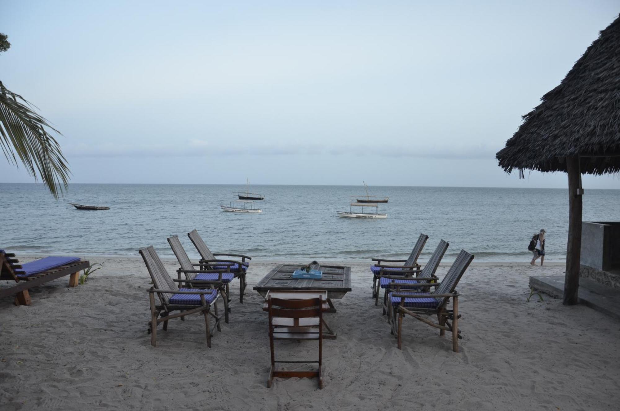 Lui Ushongo Beach House Pangani Bagian luar foto